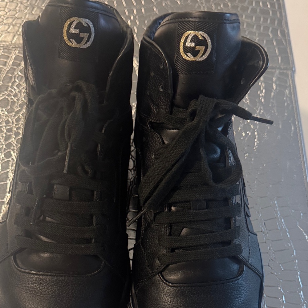 Gucci Men's Elegant Black Sneakers - Picture 2 of 12